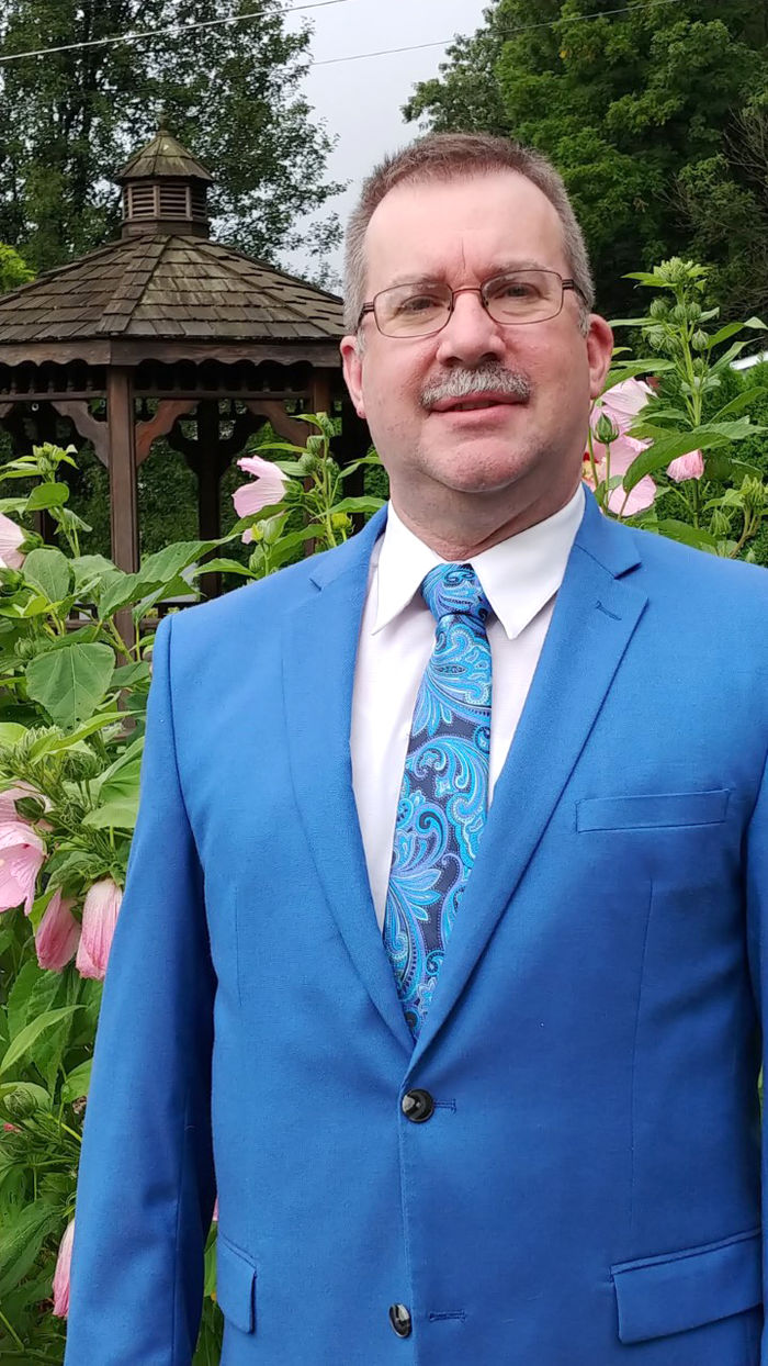 Kent Steinmetz in a blue suit and tie.
