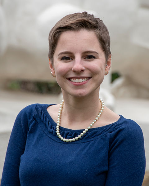 Katie Avis headshot