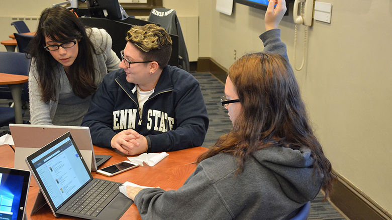 Students asking the CSP student mentor for assistance