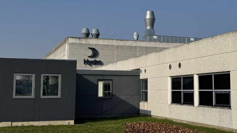 a building with the word hydro written on it
